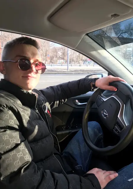 Максим из Сорочинска, мне 21, познакомлюсь на одну ночь