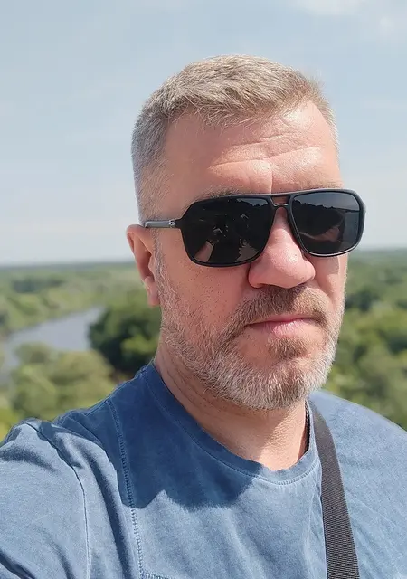 Алекс из Брянска, мне 49, познакомлюсь на одну ночь