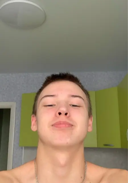 Я Матвей, 18, из Уфы, ищу знакомства на одну ночь