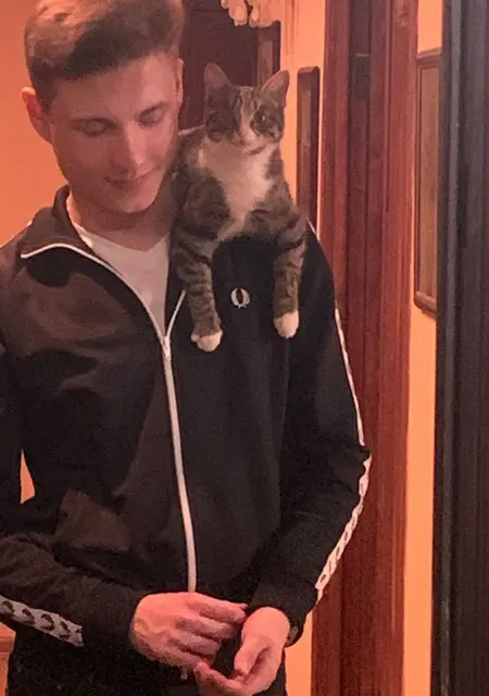 Я Тёма, 22, знакомлюсь без обязательств в Медвежьегорске