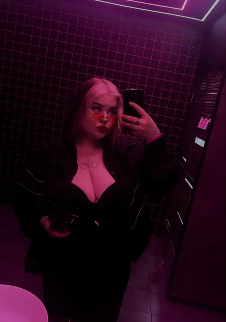 Дариэла из Новосибирска, мне 21, познакомлюсь для совместных путешествий