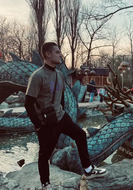 Я Евгений, 24, из Каневской, ищу знакомства на одну ночь