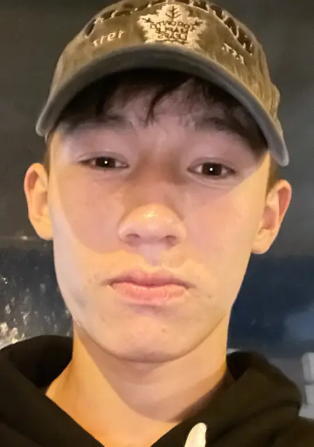 Я Женя, 20, знакомлюсь на одну ночь в Охе