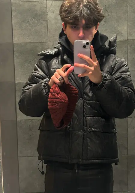 Артём из Новороссийска, мне 19, познакомлюсь на одну ночь