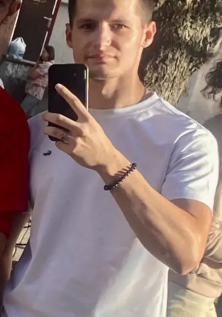 Я Кирилл, 22, из Краснодара, ищу знакомства на одну ночь