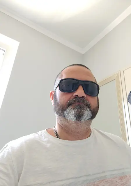 Денис из Краснодара, ищу на сайте знакомства на одну ночь