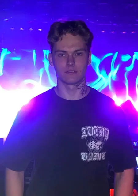 Артем из Нижнего Новгорода, ищу на сайте постоянные отношения