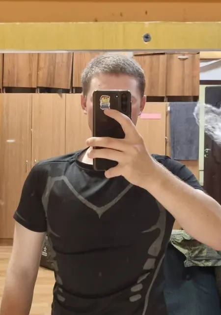 Я Дима, 19, из Москвы, ищу знакомство для постоянных отношений