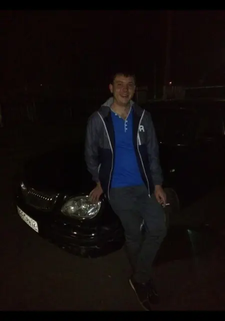 Я Саша, 38, из Стрежевого, ищу знакомства без обязательств