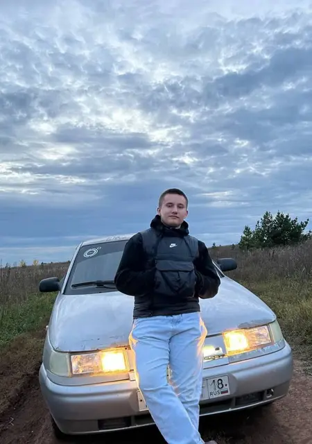 Я Слава, 19, из Ижевска, ищу знакомство для общения
