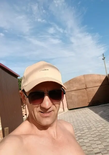 Я Глеб, 45, из Екатеринбурга, ищу знакомства на одну ночь