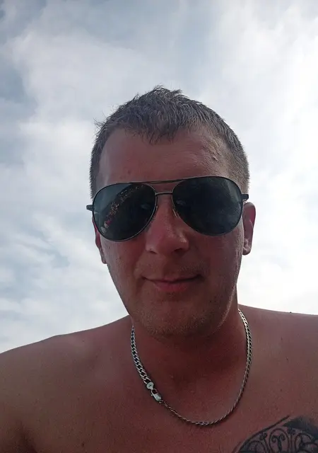 Алекс из Спасска-Дальнего, ищу на сайте знакомства на одну ночь