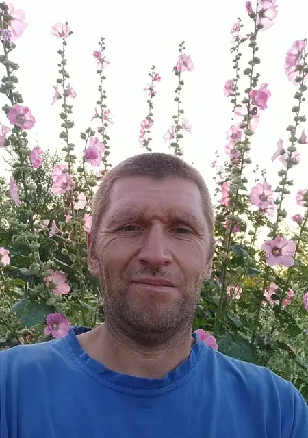 Олег из Энгельса, мне 46, познакомлюсь