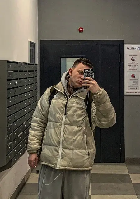 Я Серёжа, 19, из Мурино, ищу знакомства на одну ночь