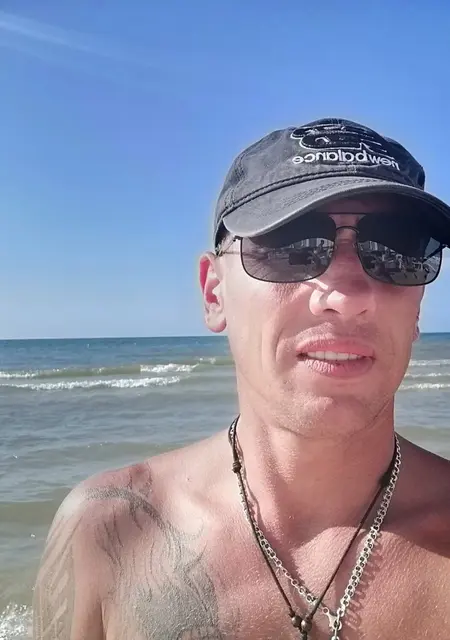 Дима из Лиды, мне 44, познакомлюсь без обязательств